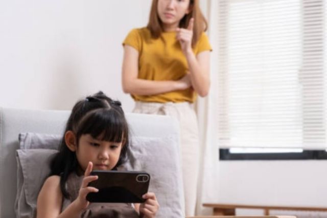 Orangtua Wajib Tahu! Ini 10 Tips Mendidik Anak Agar Tidak Manja